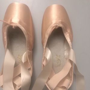 Capezio Contempora Ballet Pointe Shoes
